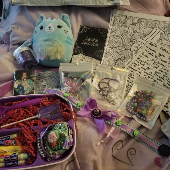 DDLG MYSTERY BOX - Picture 2 of 3